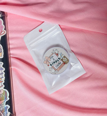 ‘I’m a kindle girlie’ Kindle Grip