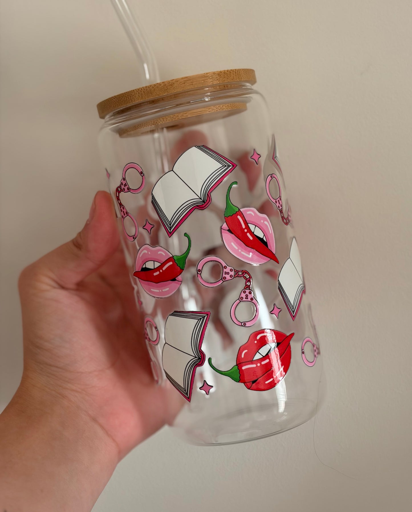 Spicy Books glass with bamboo lid and straw